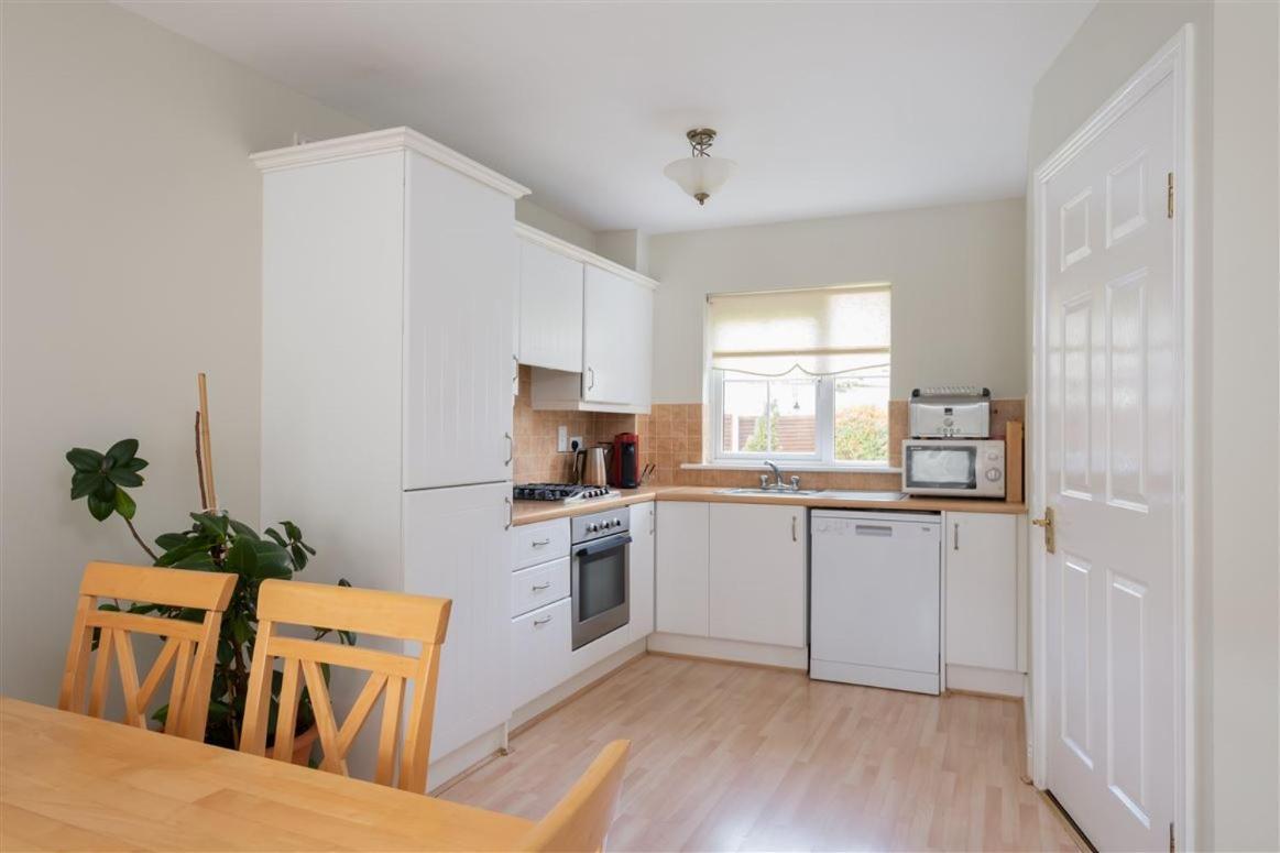 2 Cosy Bedrooms In A 3 Bed Home Tyrrelstown Extérieur photo